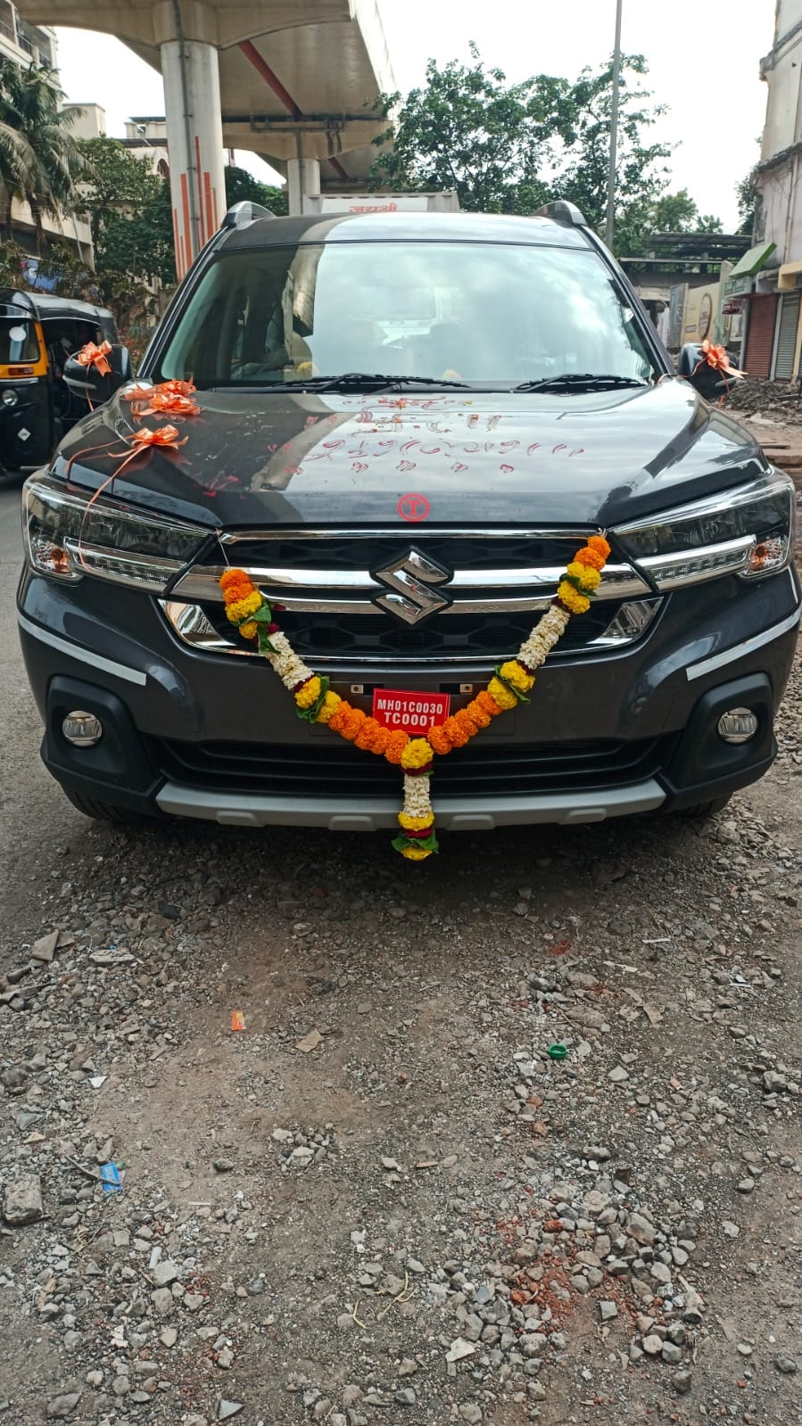 Wedding decorated SUV